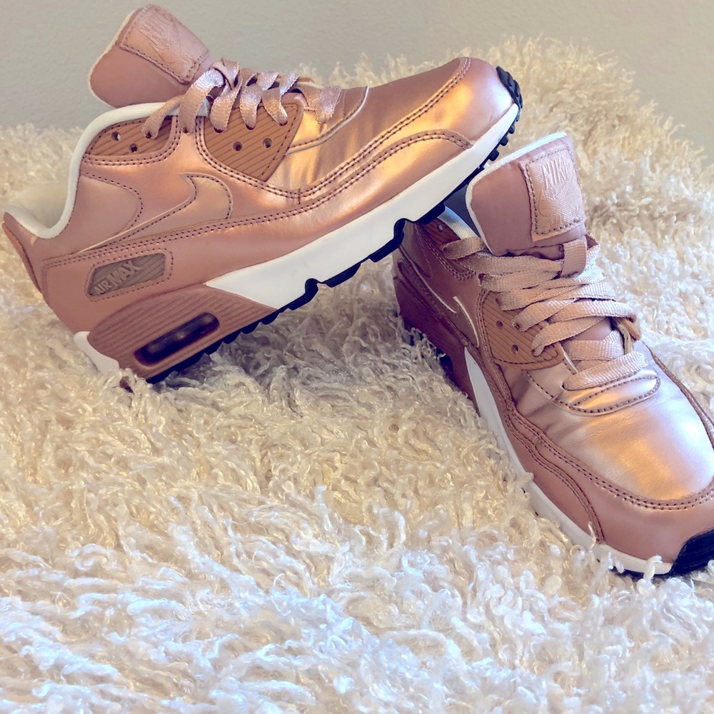 Metallic rose gold Nike sz 6 kids fits sz 7 women